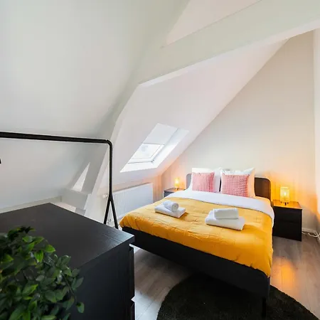 Alphabet - Zwart Janstraat 43 *