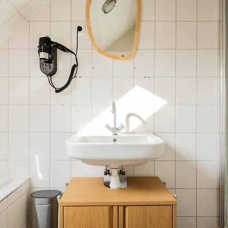 Alphabet - Zwart Janstraat 43 ロッテルダム