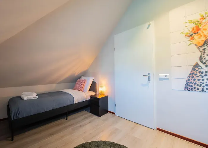 Apartamento Alphabet - Zwart Janstraat 43 *