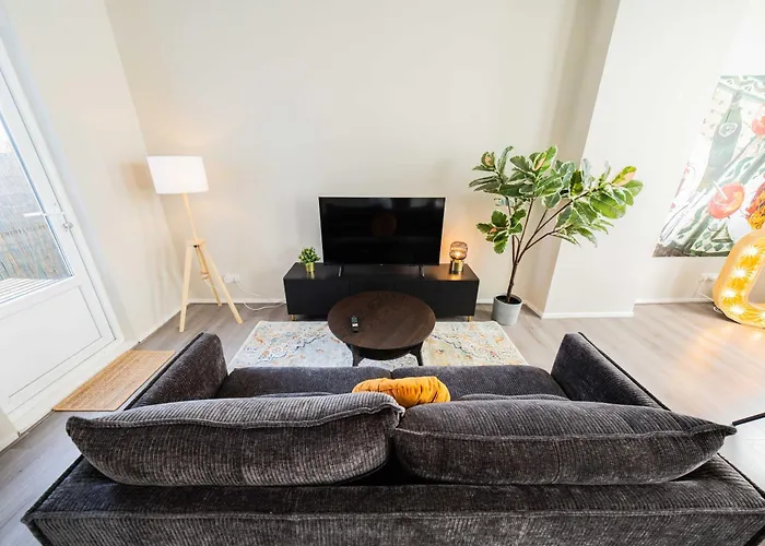 Apartamento Alphabet - Zwart Janstraat 43 *