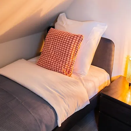 Alphabet - Zwart Janstraat 43 Apartman