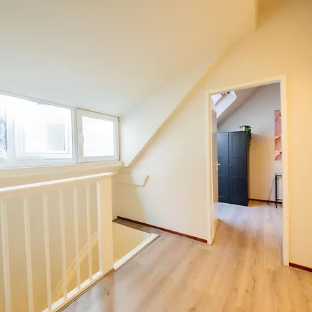 Alphabet - Zwart Janstraat 43 Apartman