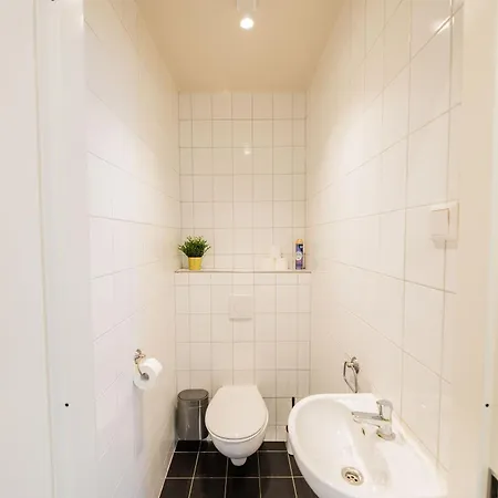 Apartman Alphabet - Zwart Janstraat 43 *