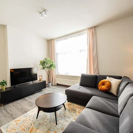 Alphabet - Zwart Janstraat 43 Apartman