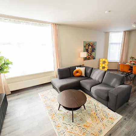 Apartman Alphabet - Zwart Janstraat 43 *