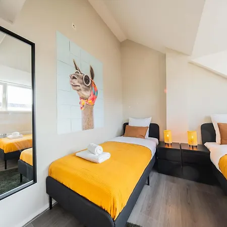 Apartman Alphabet - Zwart Janstraat 43 *